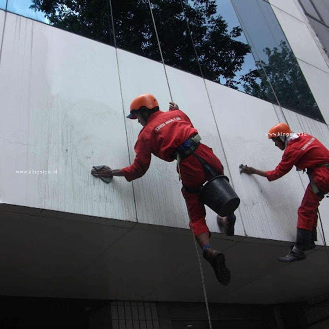 JASA PEMBERSIHAN KACA GEDUNG JAKARTA | KING SIGN