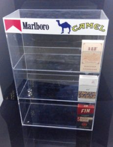 rak display acrylic rokok warung