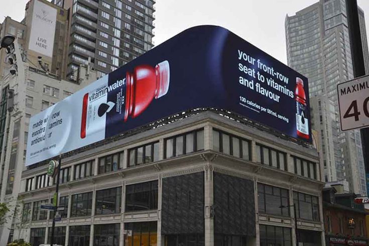 billboard iklan di atas gedung