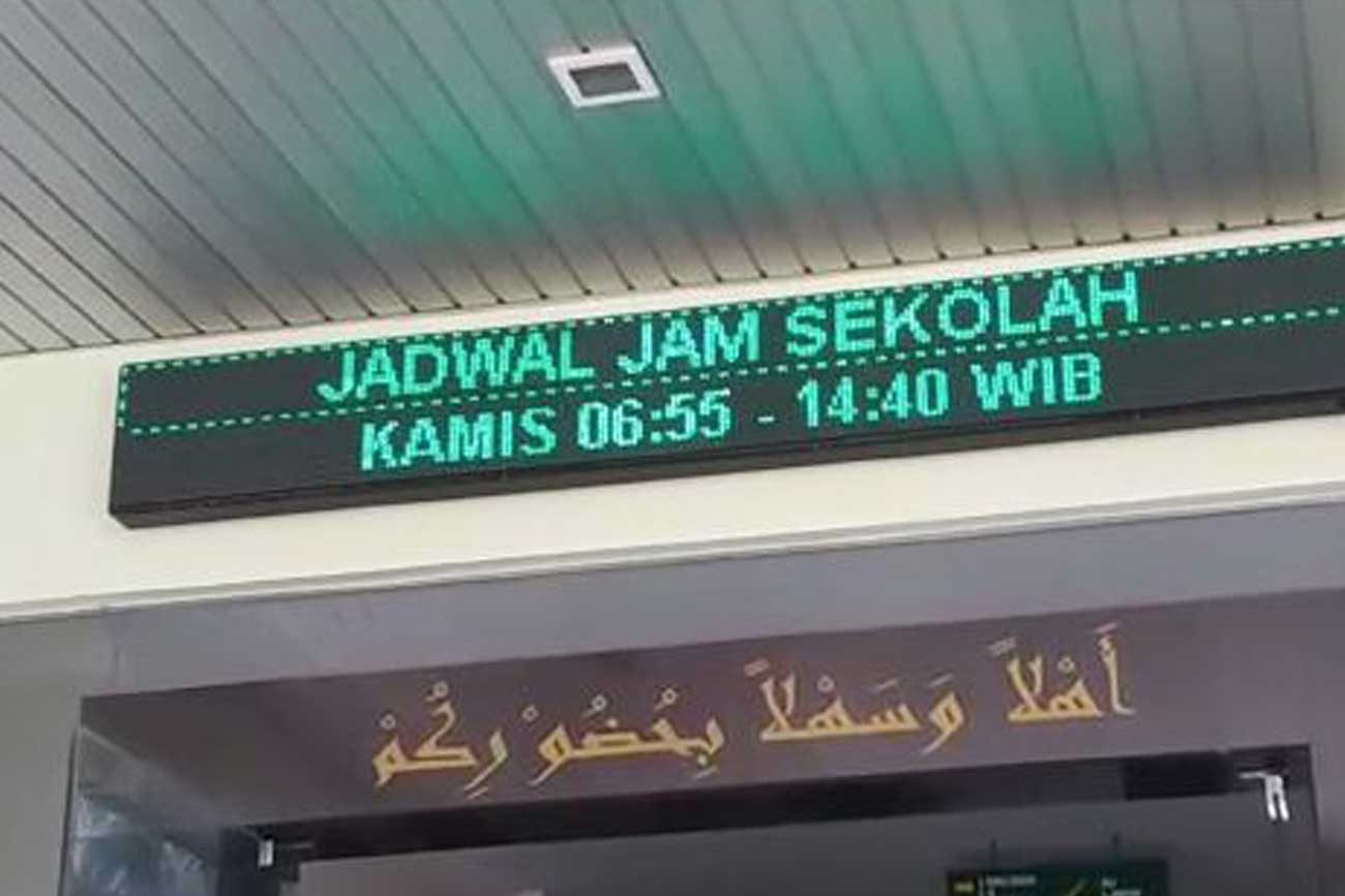 Running Text informasi penting jadwal jam sekolah